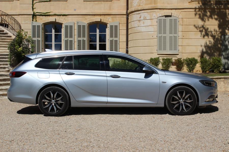  Opel Insignia Sports Tourer Turbo D 2017 года  (фото 40 из 40)